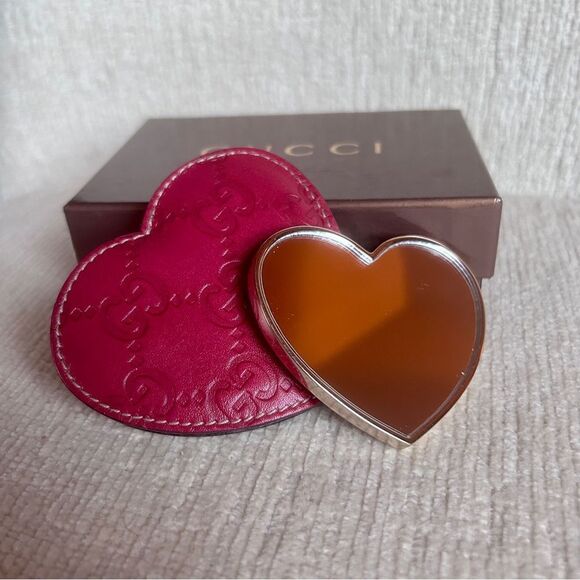 Gucci Heart Mirror with Box - Picture 2 of 6